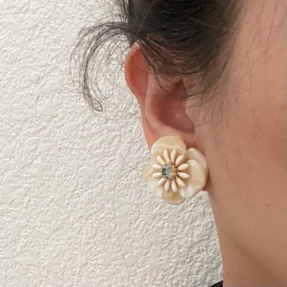 Unsigned Ivory Cream Swirl Resin CZ Center Flower Earrings - Picture 2 of 13